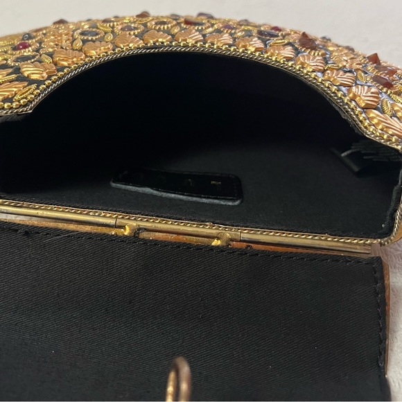 Small purse perfect for special occasions. Embellished - Picture 7 of 8